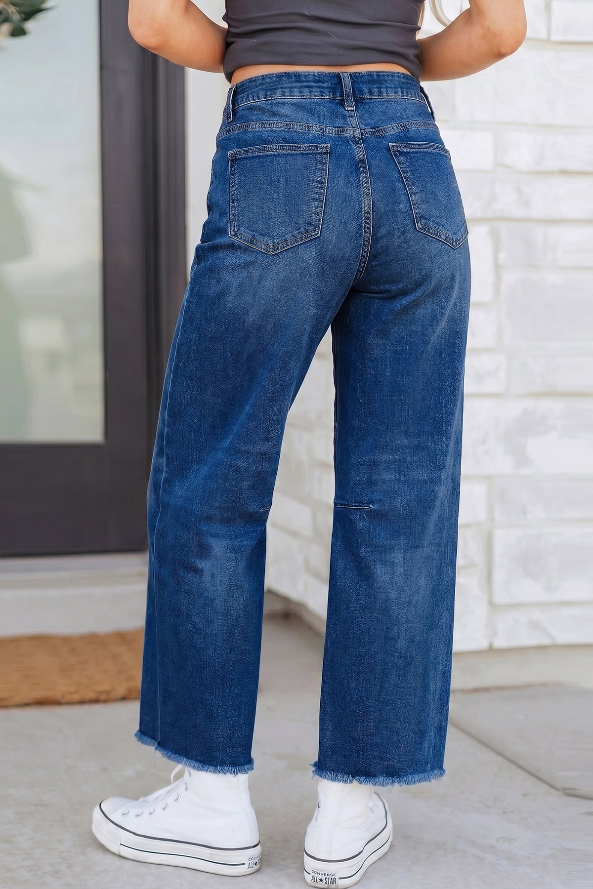 Frayed Cropped Barrel Jeans