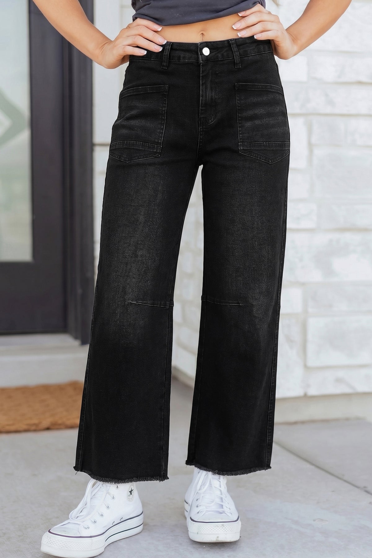 Frayed Cropped Barrel Jeans