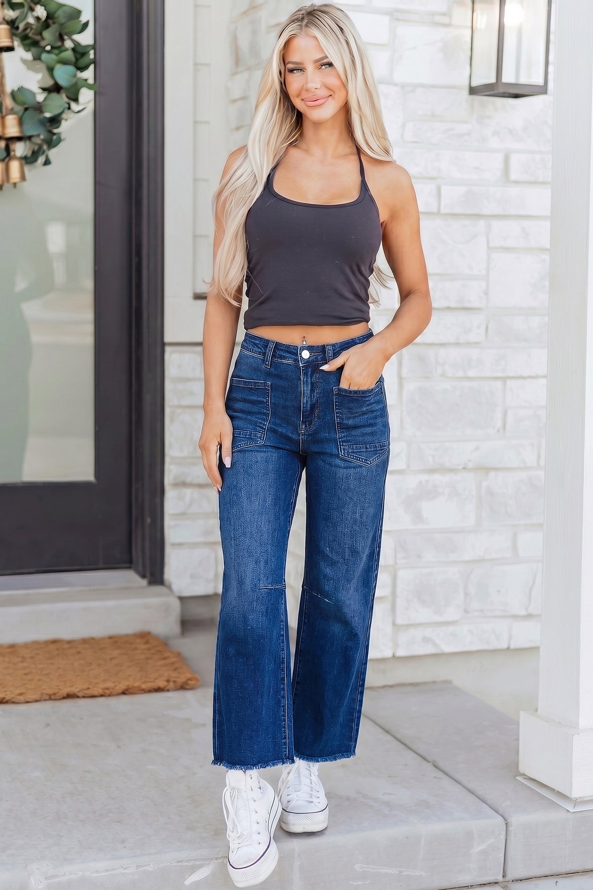 Frayed Cropped Barrel Jeans