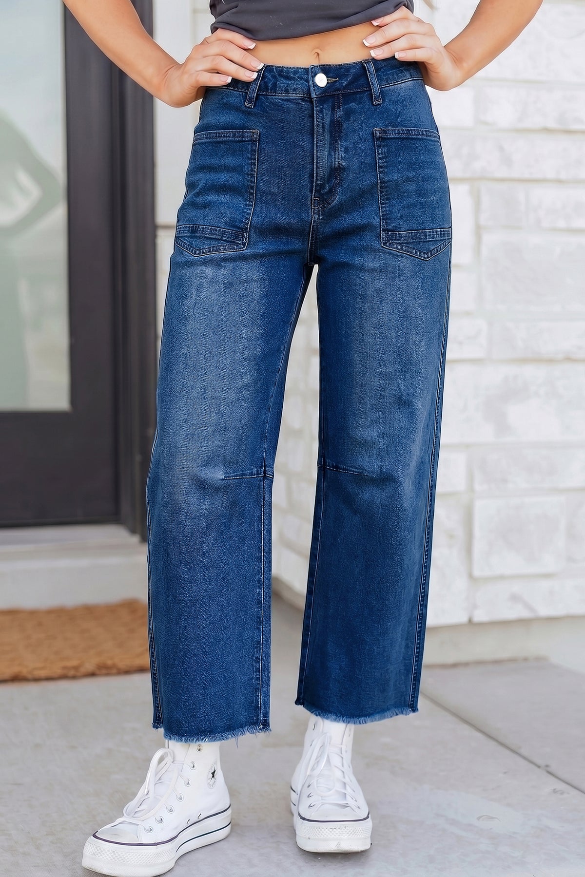 Frayed Cropped Barrel Jeans